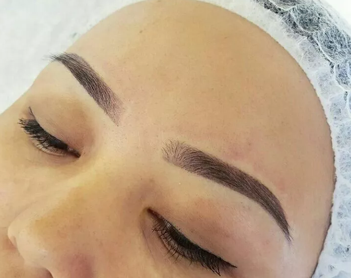 Татуаж бровей с растушевкой. Теневой татуаж бровей. Теневая растушевка бровей пудровые брови. Перманентный теневая растушевка бровей. Коричневые брови.