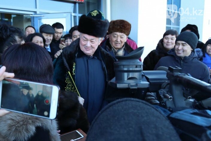 Объятия, цветы и песни. Как Сапарбаева провожали в Астану , фото-1 Объятия, цветы и песни. Как Сапарбаева провожали в Астану , фото-1