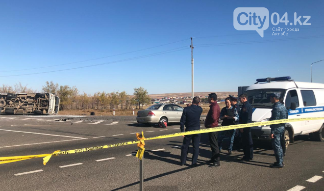В Актобе перевернулся автобус со школьниками, фото-1 В Актобе перевернулся автобус со школьниками, фото-1