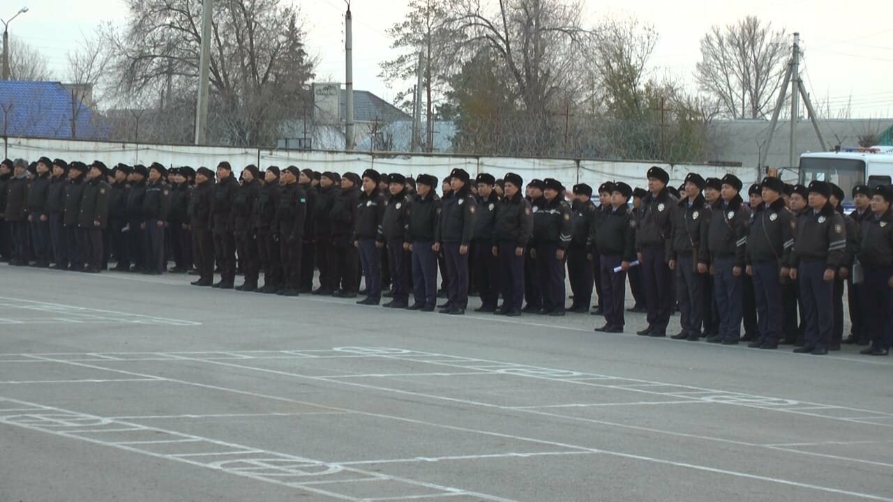 Ақтөбелік полицейлер қысқы киім үлгісіне көшуде, фото-1 Ақтөбелік полицейлер қысқы киім үлгісіне көшуде, фото-1