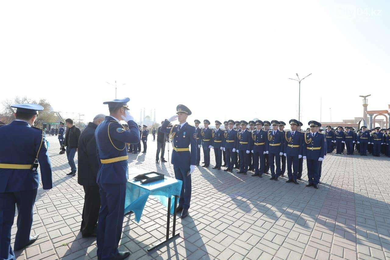 В Высшем летном институте лейтенантам вручили дипломы, фото-3 В Высшем летном институте лейтенантам вручили дипломы, фото-3