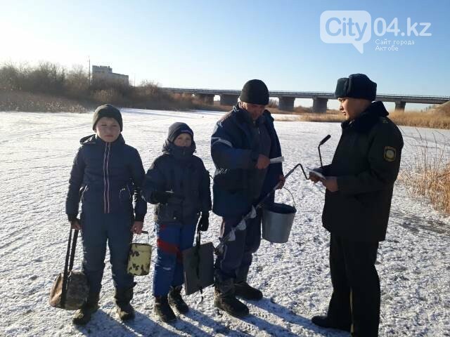 Спасатели в Кобде предупредили рыбаков об осторожности, фото-2 Спасатели в Кобде предупредили рыбаков об осторожности, фото-2