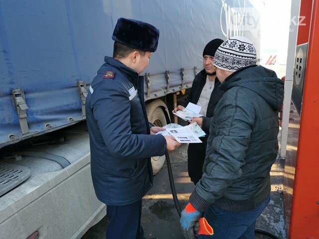 С программой "Дармен" знакомили водителей сотрудники ДЧС, фото-1 С программой "Дармен" знакомили водителей сотрудники ДЧС, фото-1