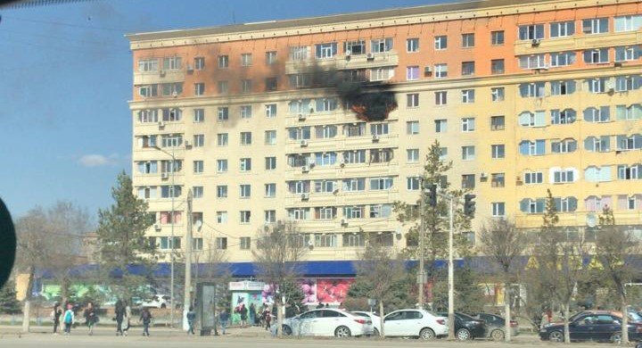 В Актобе произошел пожар в девятиэтажном доме В Актобе произошел пожар в девятиэтажном доме