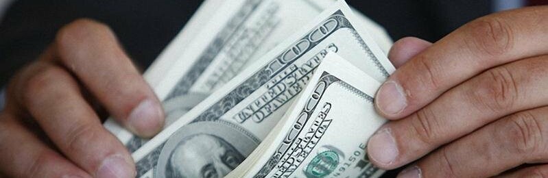 До $100 тысяч смогут без декларации ввозить и вывозить казахстанцы До $100 тысяч смогут без декларации ввозить и вывозить казахстанцы, Сагимбаева Баян