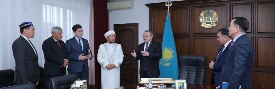 Оңдасын Оразалин ҚМДБ төрағасының бірінші орынбасары, наиб мүфти Н... Оңдасын Оразалин ҚМДБ төрағасының бірінші орынбасары, наиб мүфти Наурызбай Өтпеновпен кездесті
