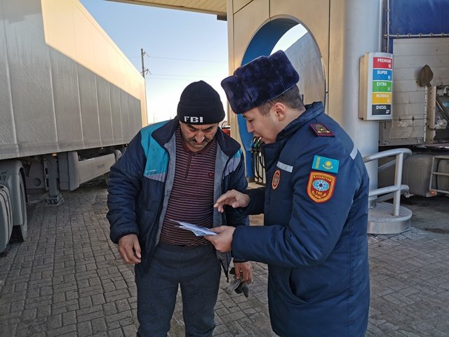 С программой "Дармен" знакомили водителей сотрудники ДЧС С программой "Дармен" знакомили водителей сотрудники ДЧС